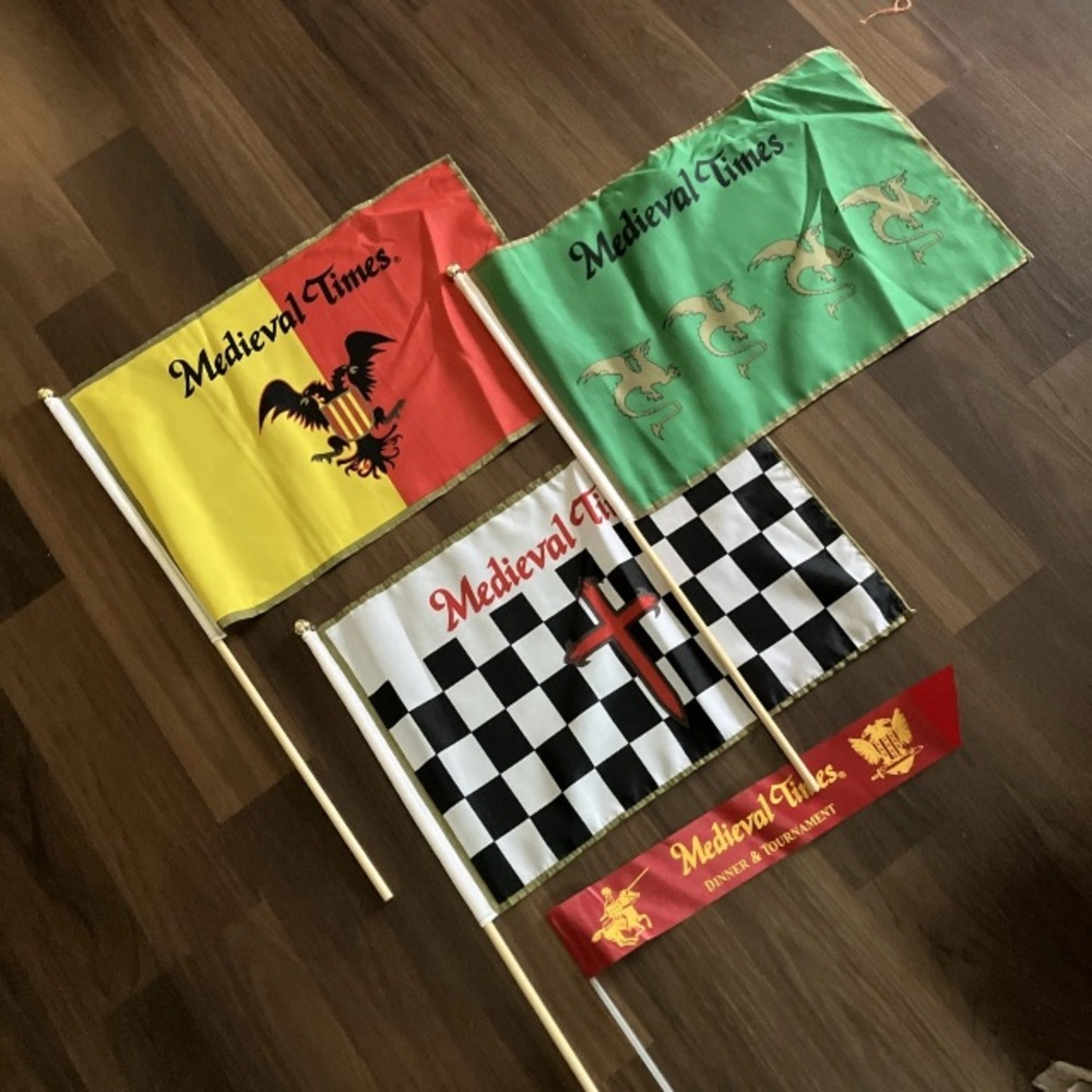 4 Vintage Cross Falcon Fleur-De-Lis Shield Medieval Times Tournament Flags Set.. - Picture 3 of 7
